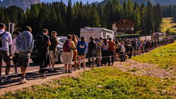 Thousands swarm stunning mountain escape as selfie tourism backlash erupts online Melbourne Private Schools
