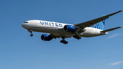 United flight from Chicago makes emergency landing after passenger's 'multiple attempts' to breach cockpit Melbourne Private Schools