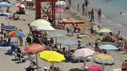 Violent brawl over lounge chairs at famous beach leaves one man dead, others facing charges Melbourne Private Schools